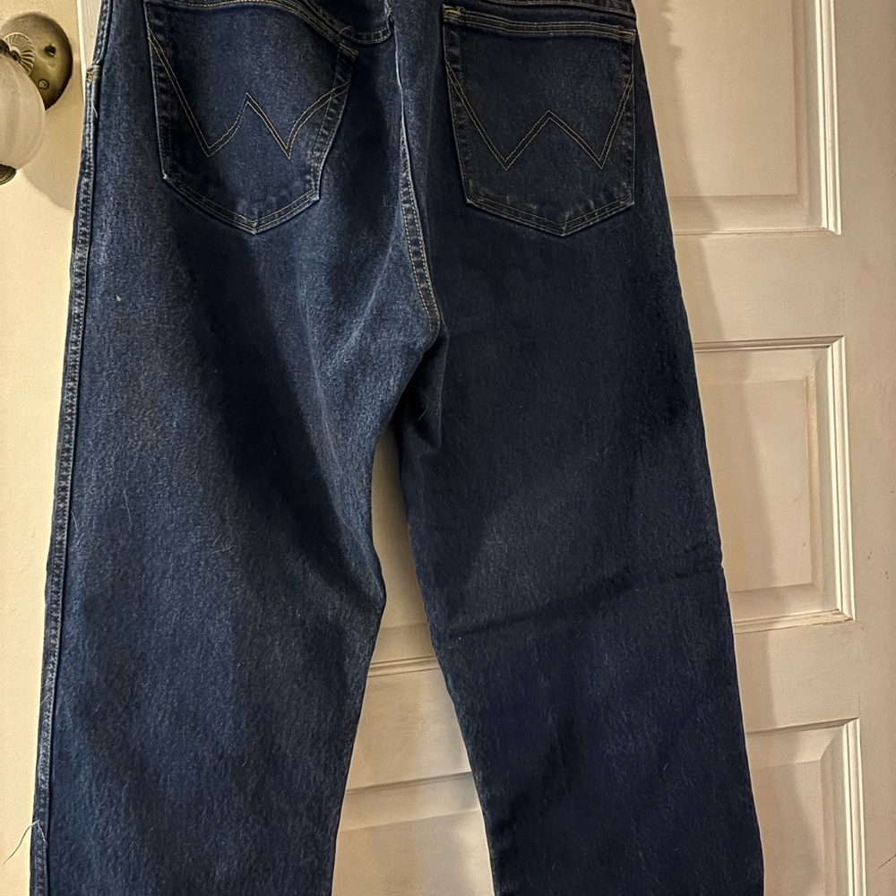 Men's Wrangler relaxed fit  Blue Jeans